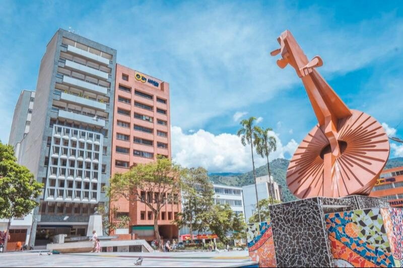 Entrega del monumento la guitarra